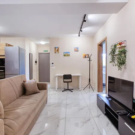 아파트 3-bedroom With Lift And Balcony,