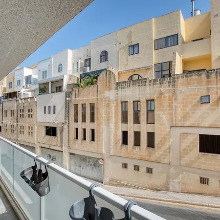 3-bedroom With Lift And Balcony, * 비르키르카라