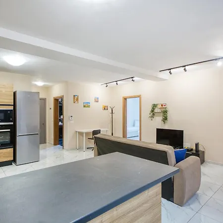 3-bedroom With Lift And Balcony, 公寓