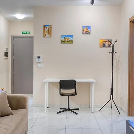 3-bedroom With Lift And Balcony, 公寓 比尔基卡拉