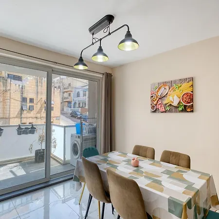3-bedroom With Lift And Balcony, 아파트 비르키르카라