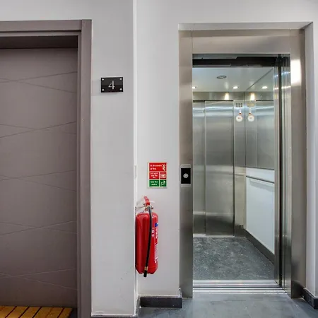 3-bedroom With Lift And Balcony, * 比尔基卡拉