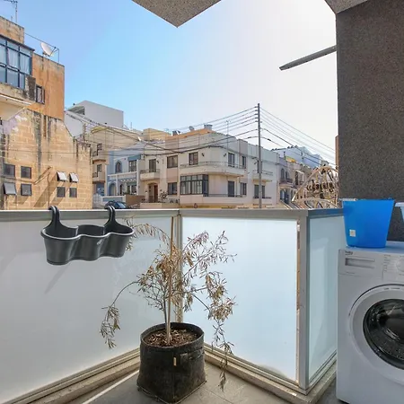 3-bedroom With Lift And Balcony, * 비르키르카라